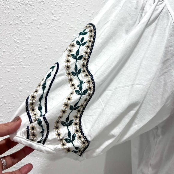Chic embroidered sleeve White Blouse with Embroidered Sleeves M - Picture 3 of 8